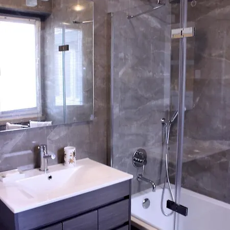 Luna Apartment *